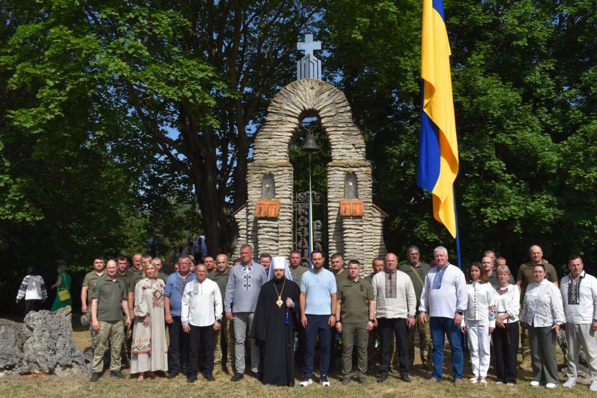На Рівненщині відзначили 30-ту річницю Конституції України та вшанували 375-річчя подвигу козаків (ФОТО)