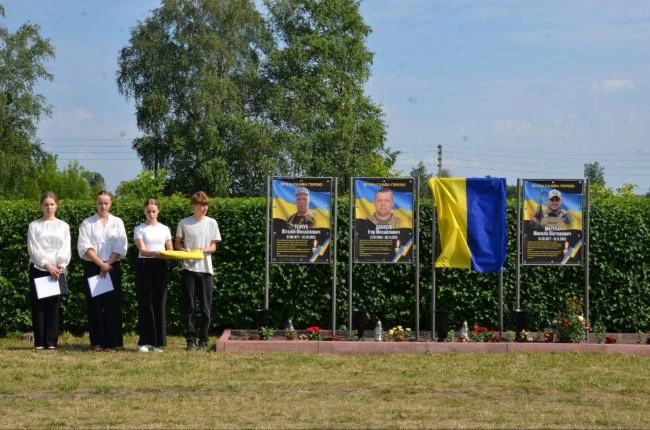 У ліцеї на Рівненщині з`явилися нові світлини загиблих захисників (ФОТО)