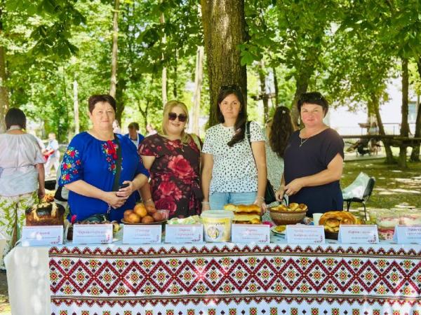 У Костополі відбувся благодійний ярмарок «Місто вдячних сердець» (ФОТО)