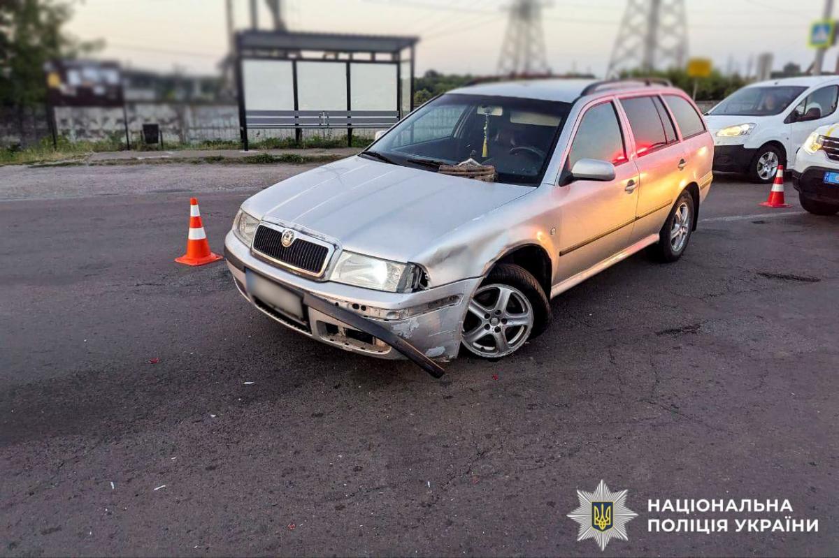 На Рівненщині мотоцикліст із Київщини врізався в легковик: чоловіка госпіталізували