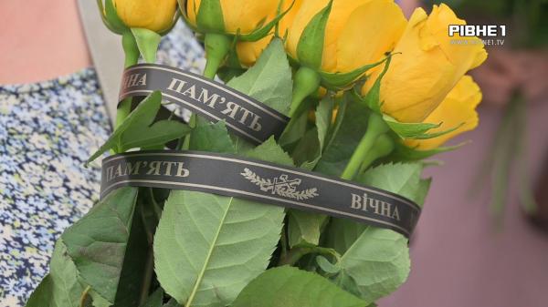 Останній шлях воїнів: на майдані Незалежності у Рівному провели в останню дорогу Андрія Рубанова та Олександра Желтова (ВІДЕО)