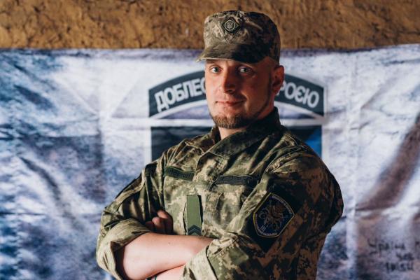 Доброволець «під конвоєм»: історія захисника з Рівненщини із позивним «Апостол»