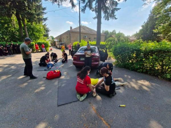 У Рівному медики та курсанти патрульної поліції відпрацювали дії під час масових надзвичайних ситуацій