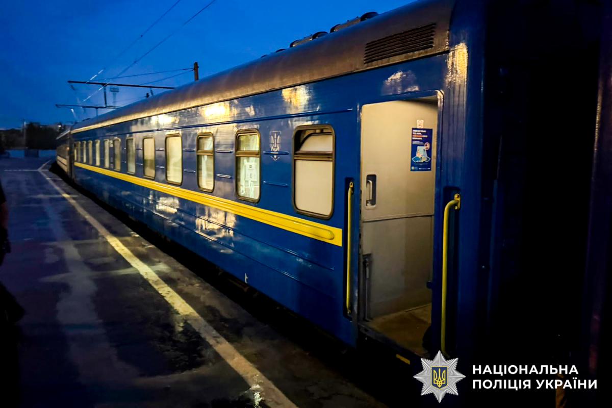 На залізничному вокзалі Рівного потяг на смерть збив чоловіка