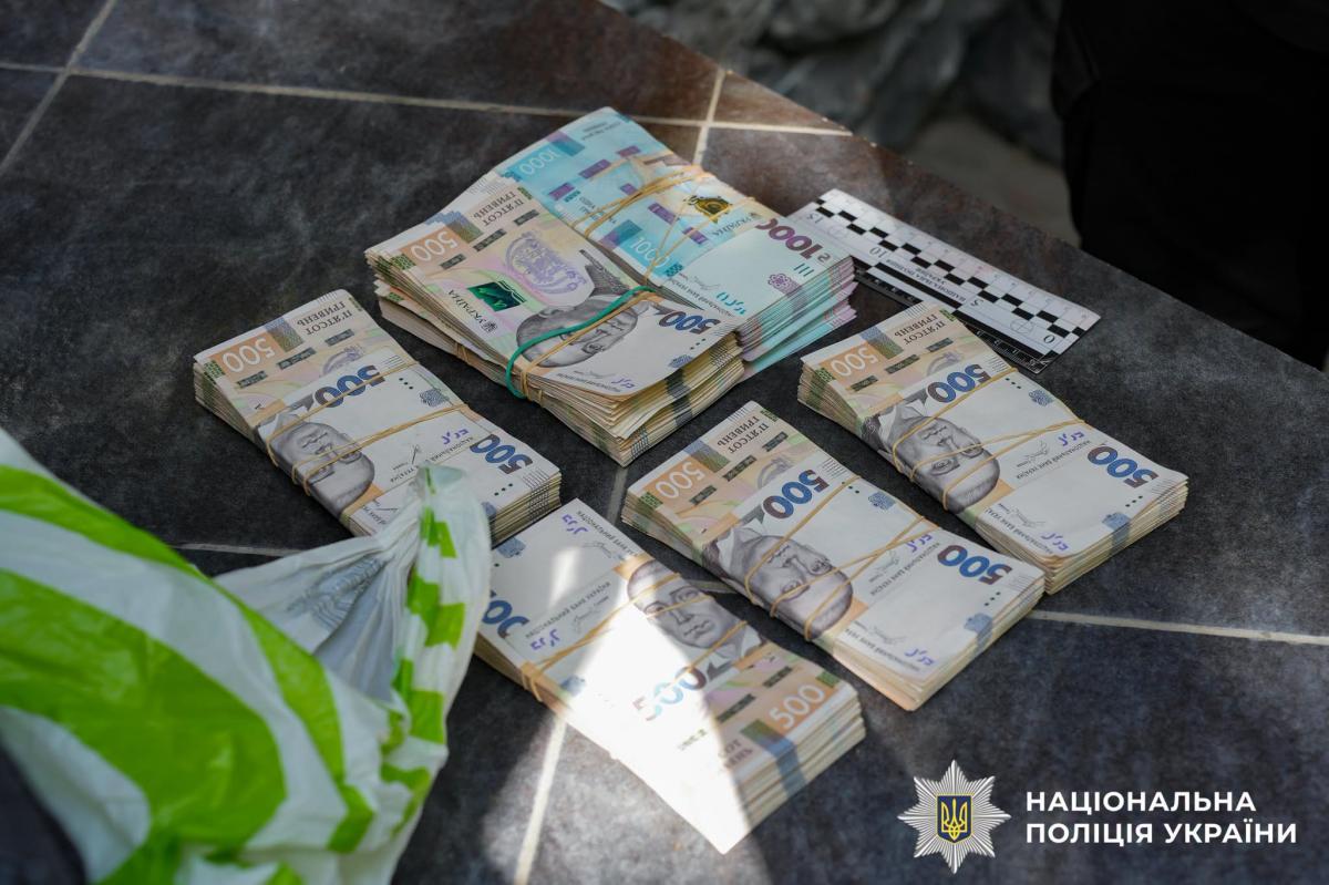У Рівному судитимуть двох чоловіків, які виманили у 82-річної жінки понад 10 тисяч доларів та 2 тисячі євро
