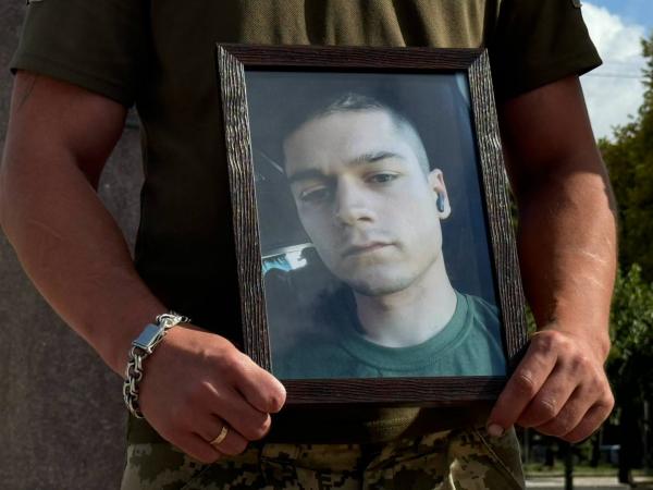 У Рівному провели в останню путь 23-річного Захисника Іллю Шевчука