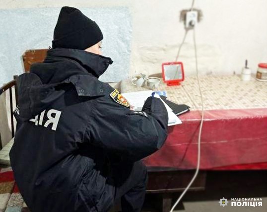У Сарнах поліцейські встановили осіб, які пошкодили майно в укритті