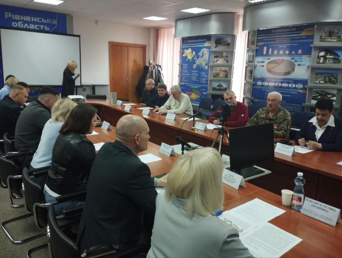 На Рівненщині є близько трьох тисяч ліквідаторів: в ОВА обговорили питання соцзахисту чорнобильців