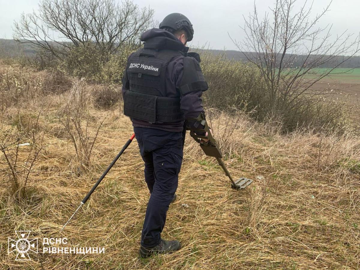 Під час проведення земляних робіт у Дубенському районі знайшли артилерійський снаряд
