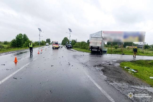 У Рівненському районі сталася ДТП: одна людина загинула, мама та двоє діток - постраждали