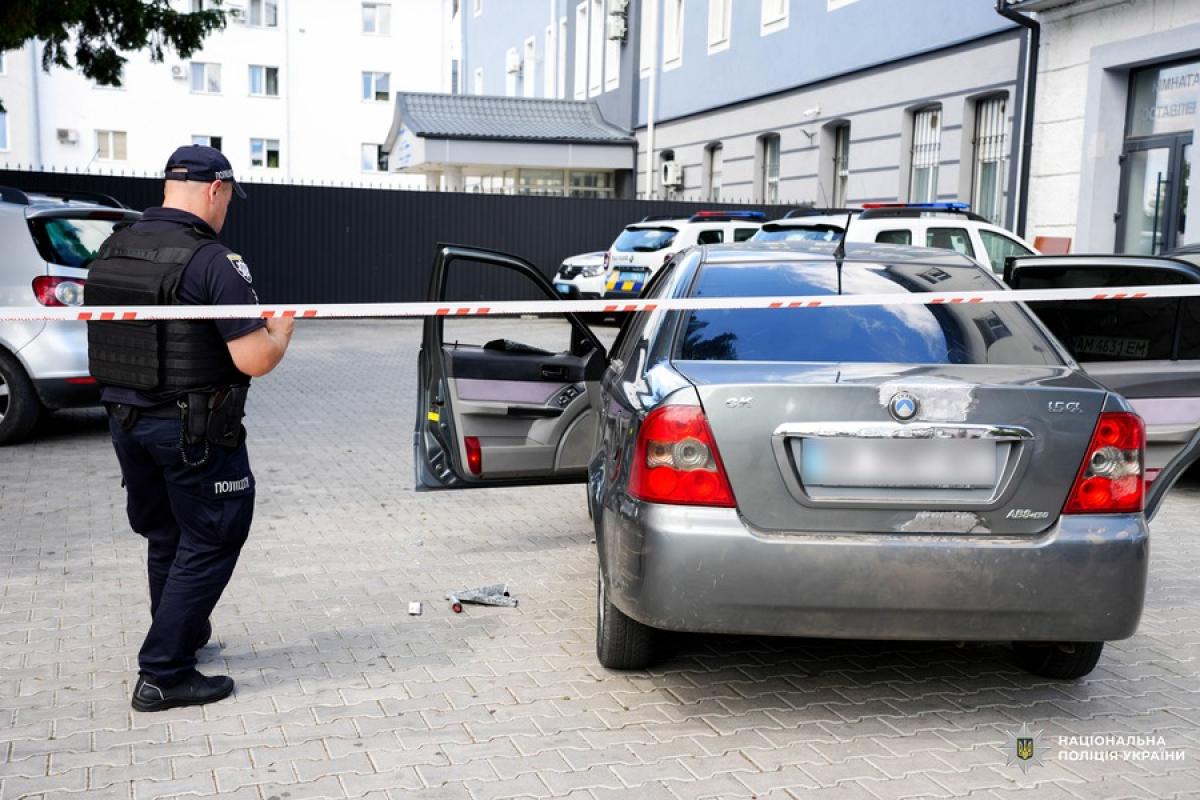У Рівному водій так втікав від поліції, що заїхав прямо у двір райвідділу (ФОТО)