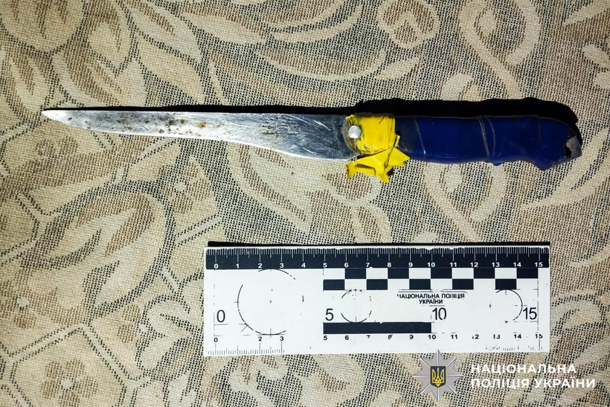 Приревнував дружину та смертельно поранив знайомого: поліція затримала підозрюваного на Острожчині