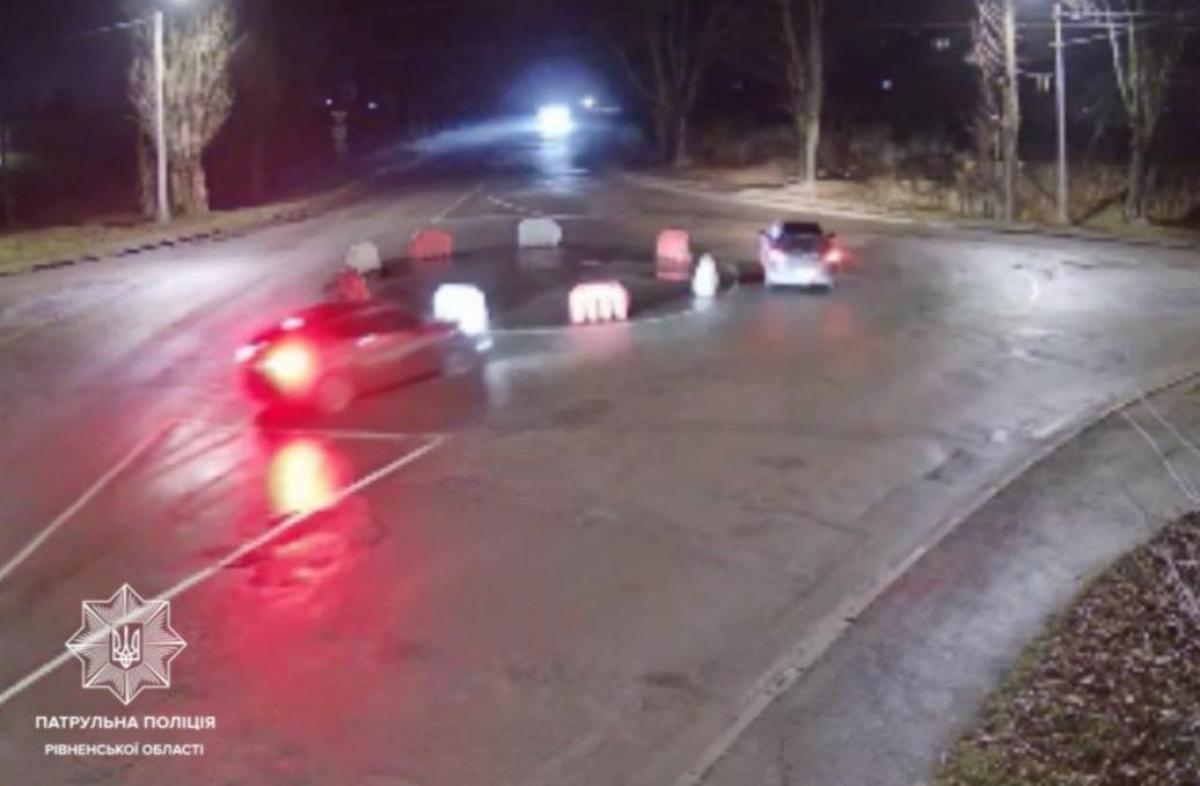 Після ДТП залишив місце події: У Рівному патрульні розшукали водія Tesla