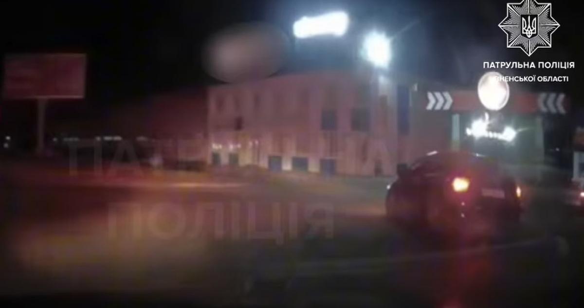 Водій без прав у стані сп’яніння тікав від патрульних на Рівненщині