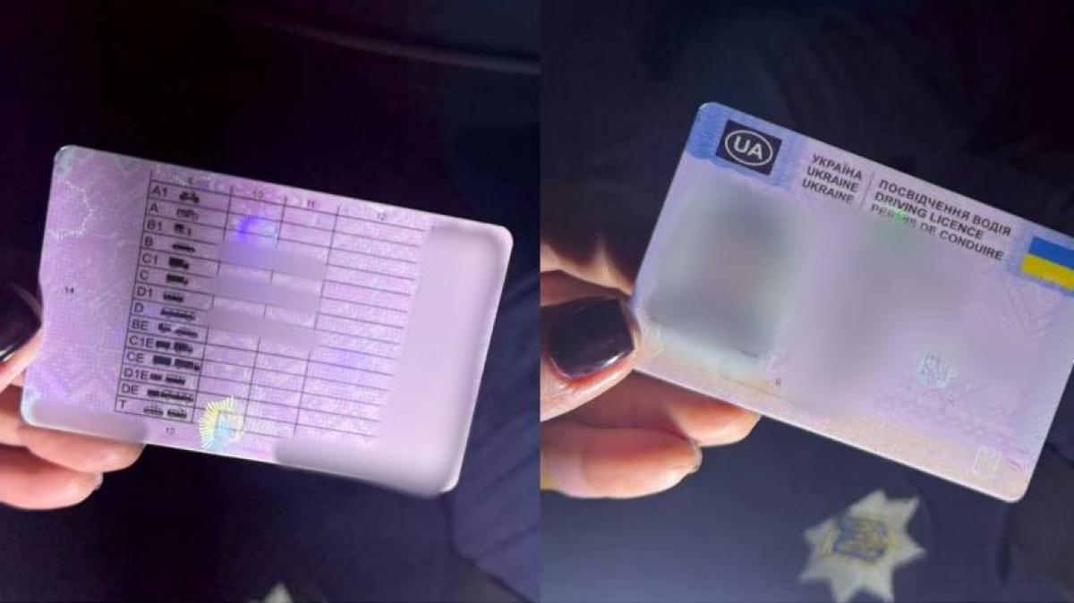 Патрульні зупинили автобус під Рівним: у водія виявили підроблене посвідчення