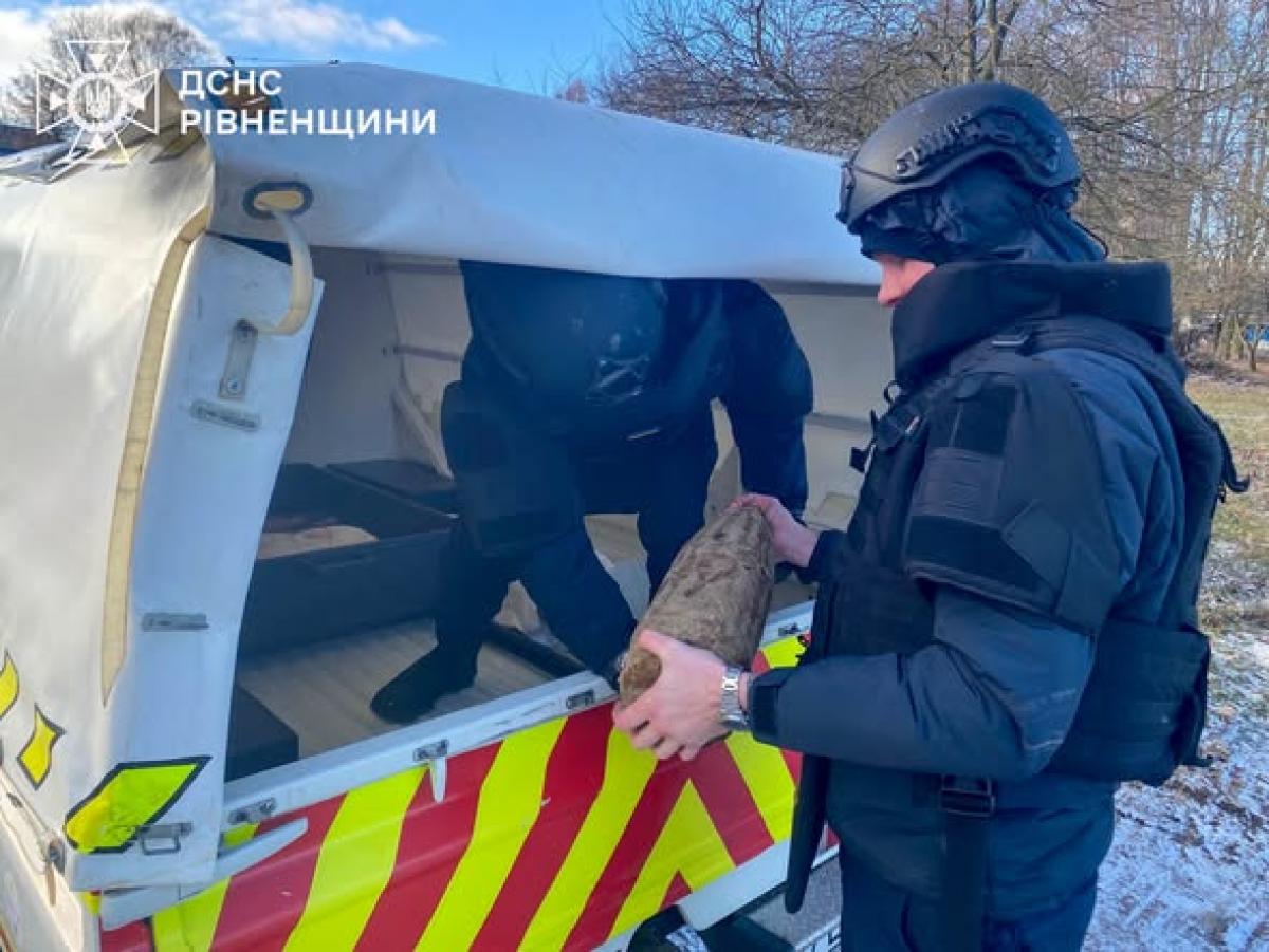 Піротехніки ДСНС Рівненщини знищили ще кілька боєприпасів часів Другої світової війни