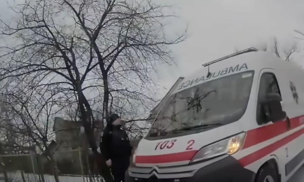 У Рівному патрульні разом із небайдужою жінкою врятували життя літньої громадянки