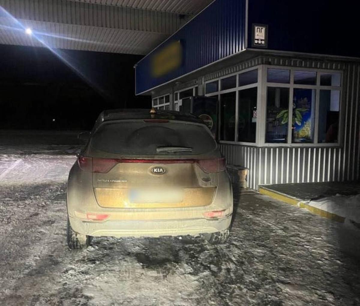 У Рівному патрульні зупинили водія Kia, який проігнорував світлофор та був напідпитку