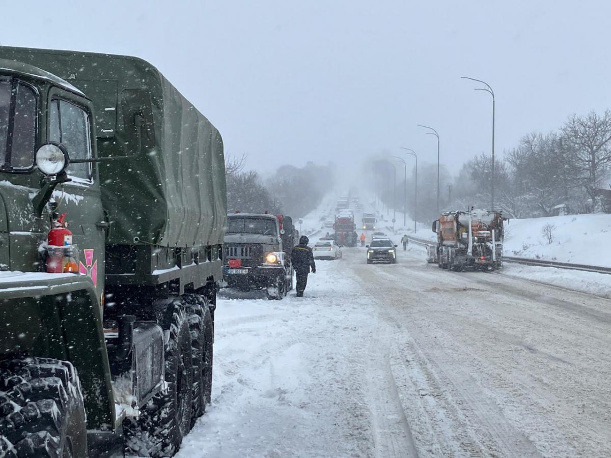 Фото: Рівненська ОВА - снігопад на Дубенщині