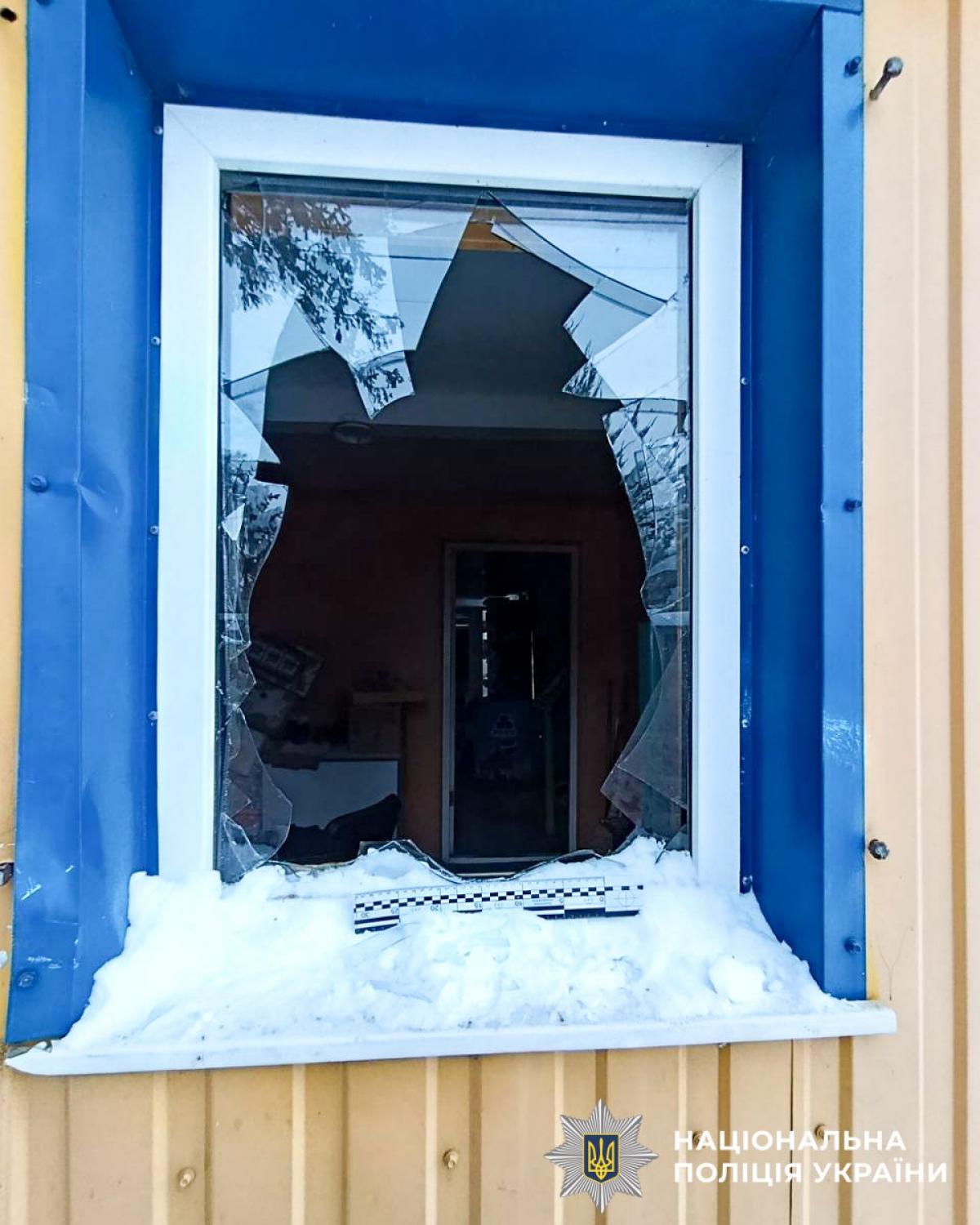 Виніс продукти, алкоголь і цигарки: у Рівненському районі 29-річний чоловік обікрав магазин