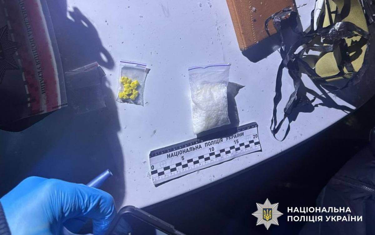 У Рівненському районі затримали чоловіка з психотропами на понад 50 грамів