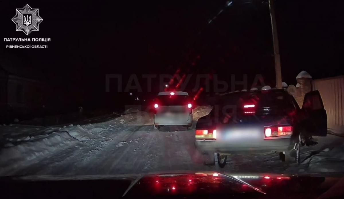 Пасажир напідпитку сів за кермо: на Дубенщині патрульні склали протоколи на двох чоловіків