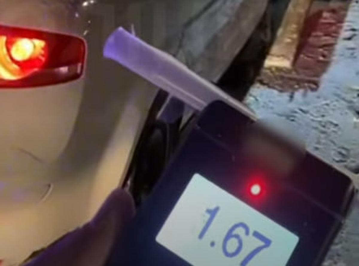 У Рівному патрульні притягнули до відповідальності водійку, яка проїхала на червоне та була напідпитку