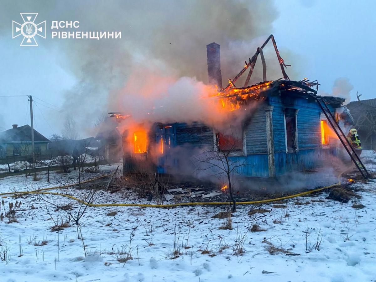 На Рівненщині вогонь повністю знищив будинок
