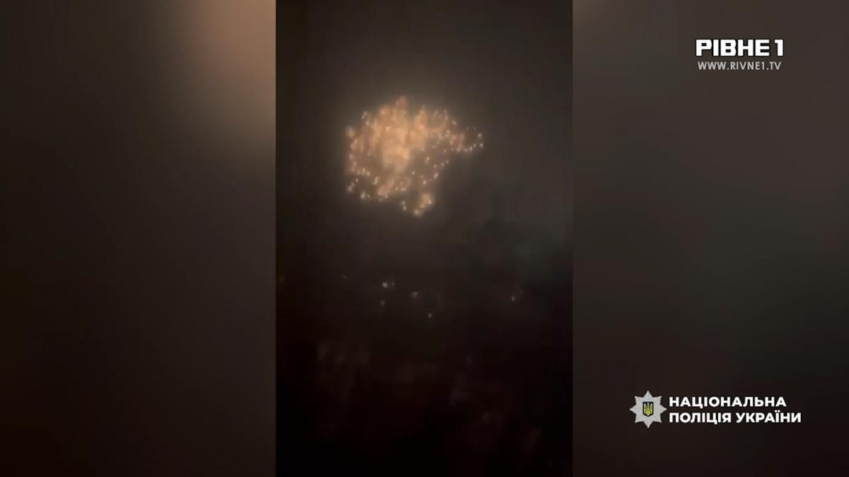 Салют ціною в 5 років: У Рівному чоловік влаштував феєрверк у річницю Великої війни (ВІДЕО)