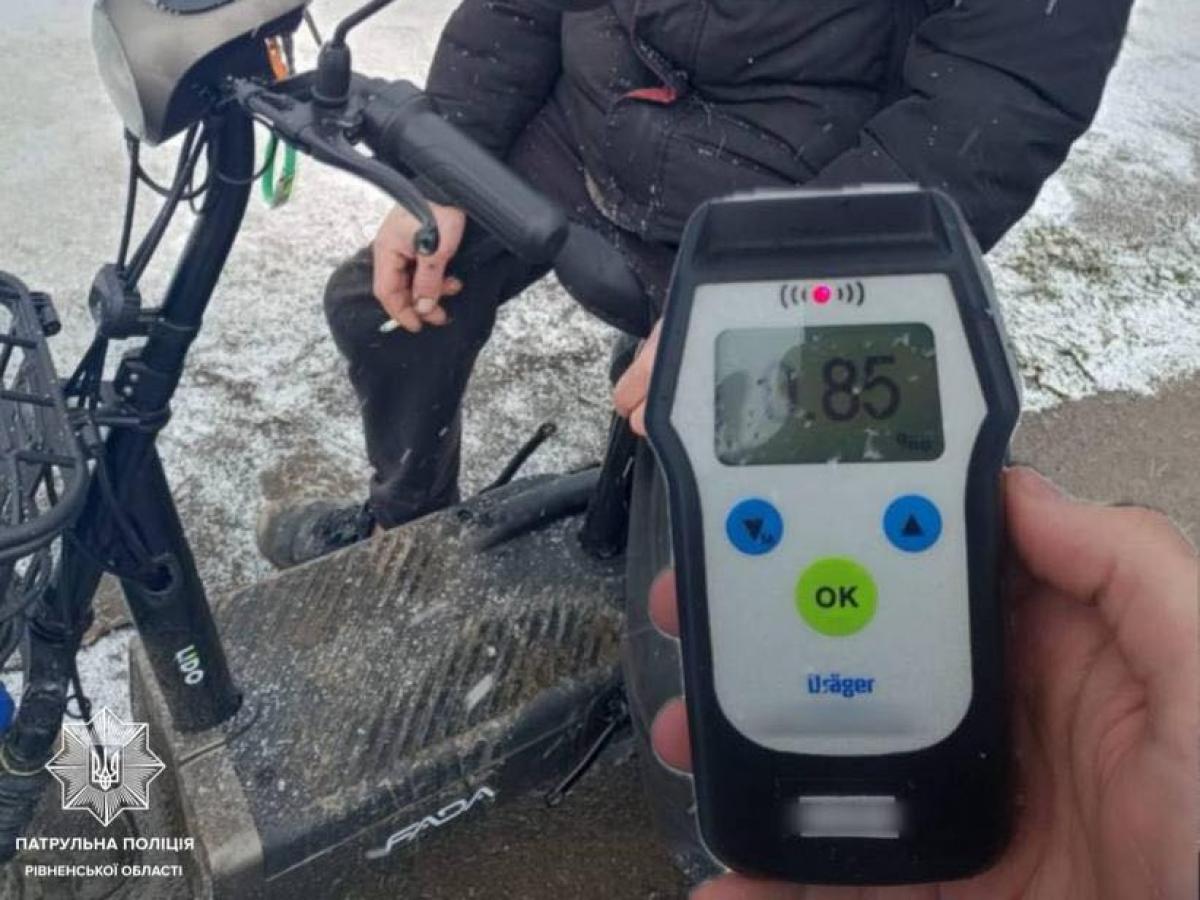 На Дубенщині патрульні зупинили нетверезого водія електроскутера