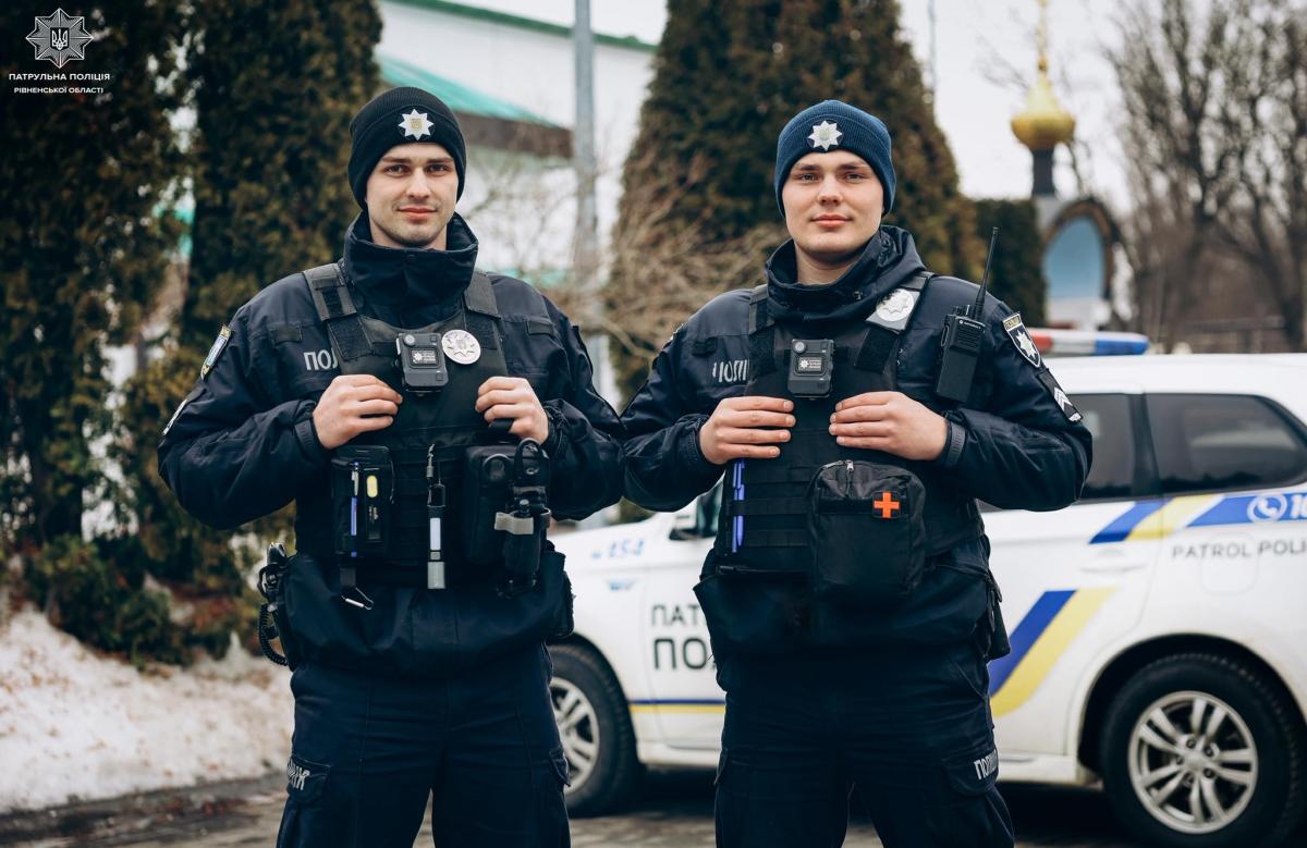 У Рівному патрульні врятували чоловіка з кровотечою (ВІДЕО)