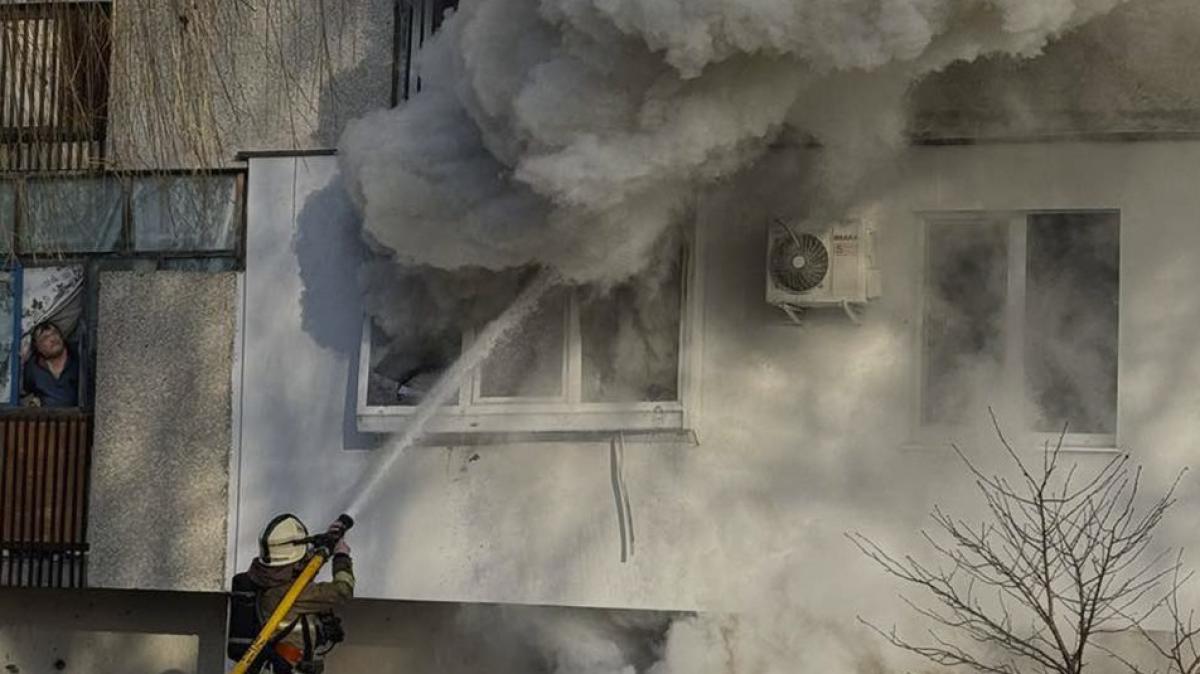 У Вараші рятувальники ліквідували пожежу в багатоповерхівці