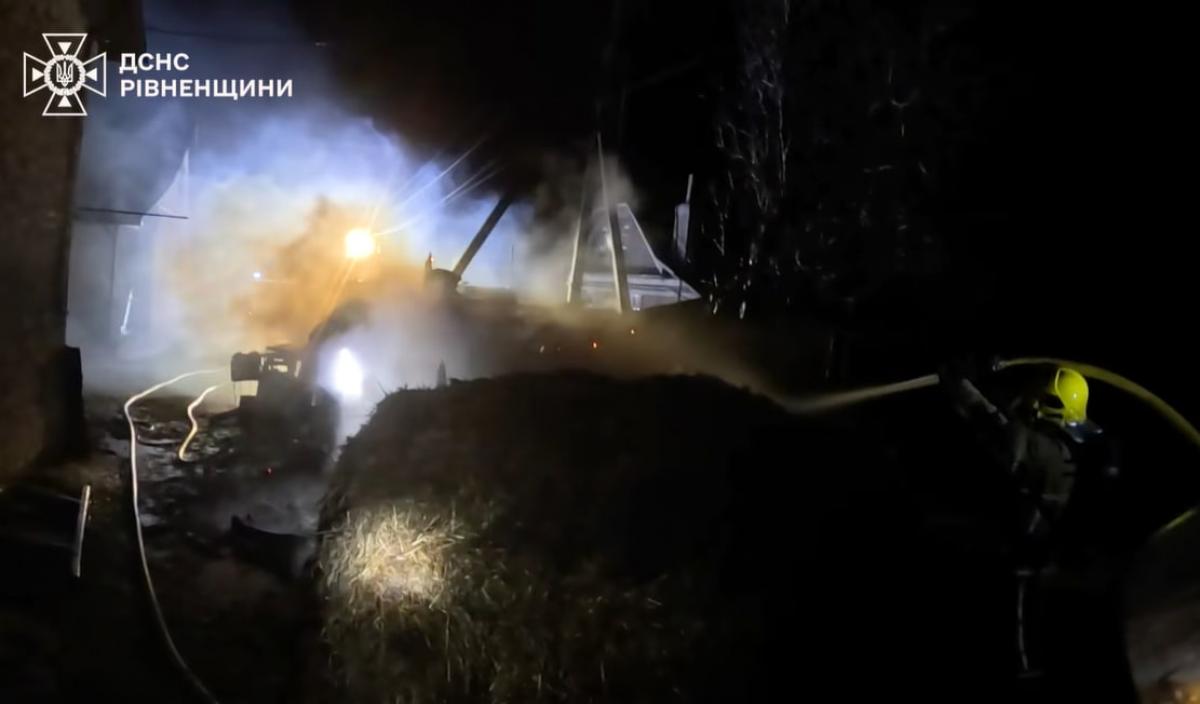 У Дубенському районі під час пожежі згоріла господарська будівля (ВІДЕО)