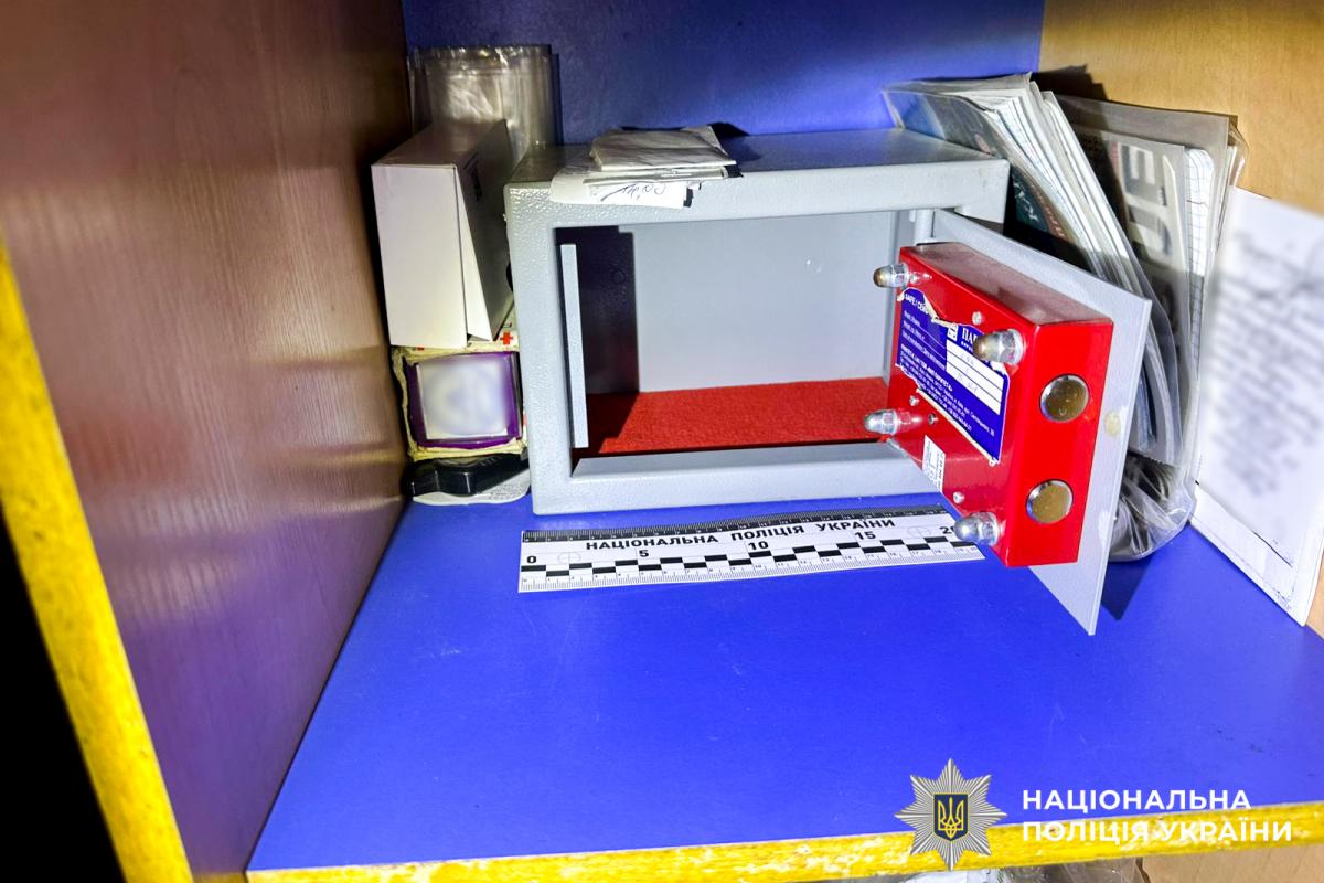 У Рівному 30-річний чоловік викрав із магазину 100 тисяч гривень: поліція швидко затримала зловмисника