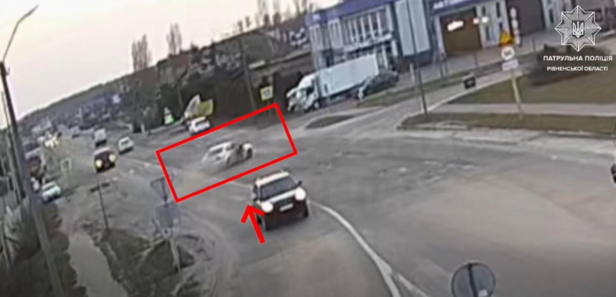 У Сарнах патрульні врятували водія, якому стало зле за кермом