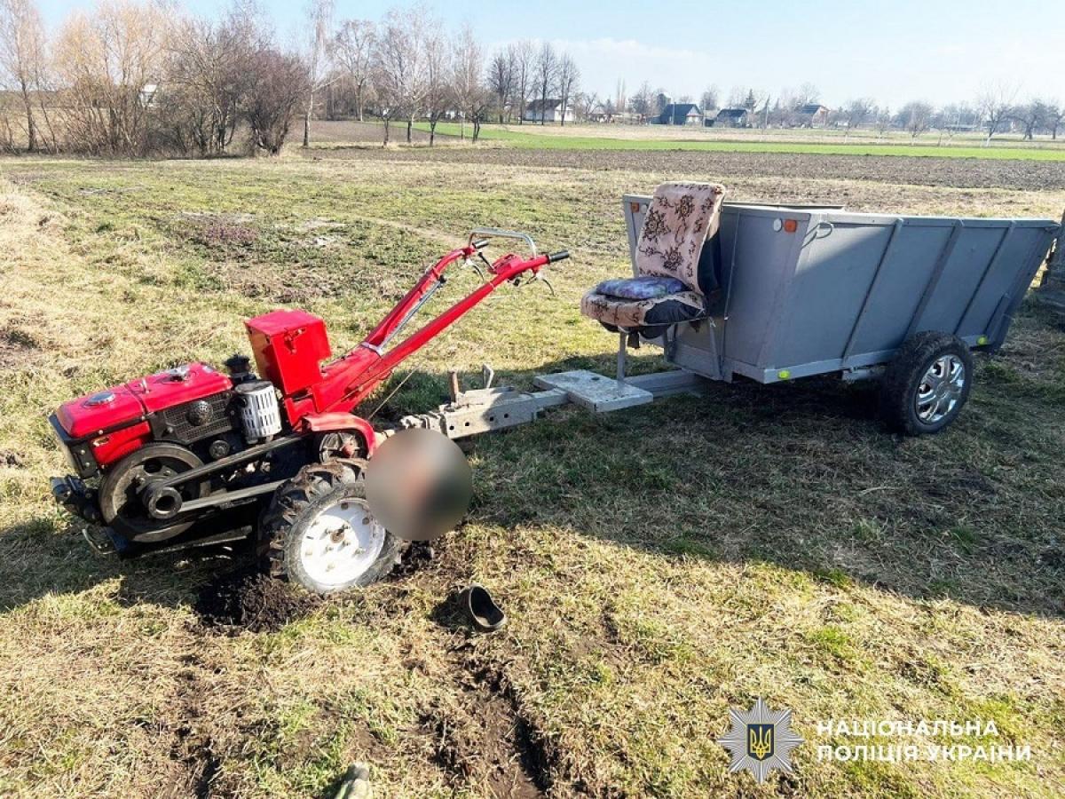На Рівненщині під колесами мотоблока загинув 43-річний чоловік