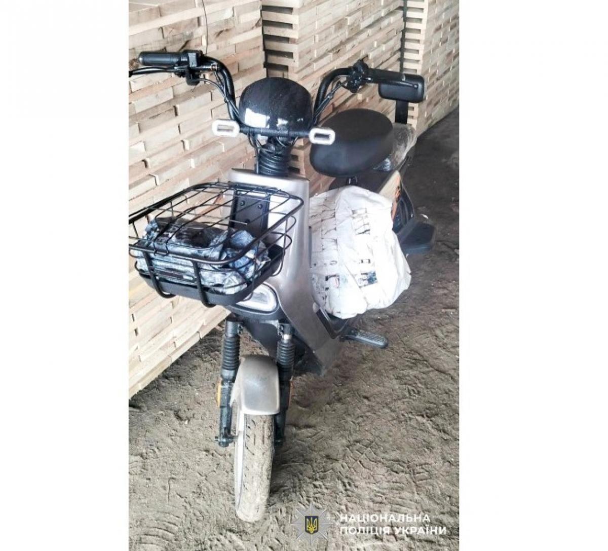 На Рівненщині двоє підлітків отримали переломи після падіння з електровелосипеда