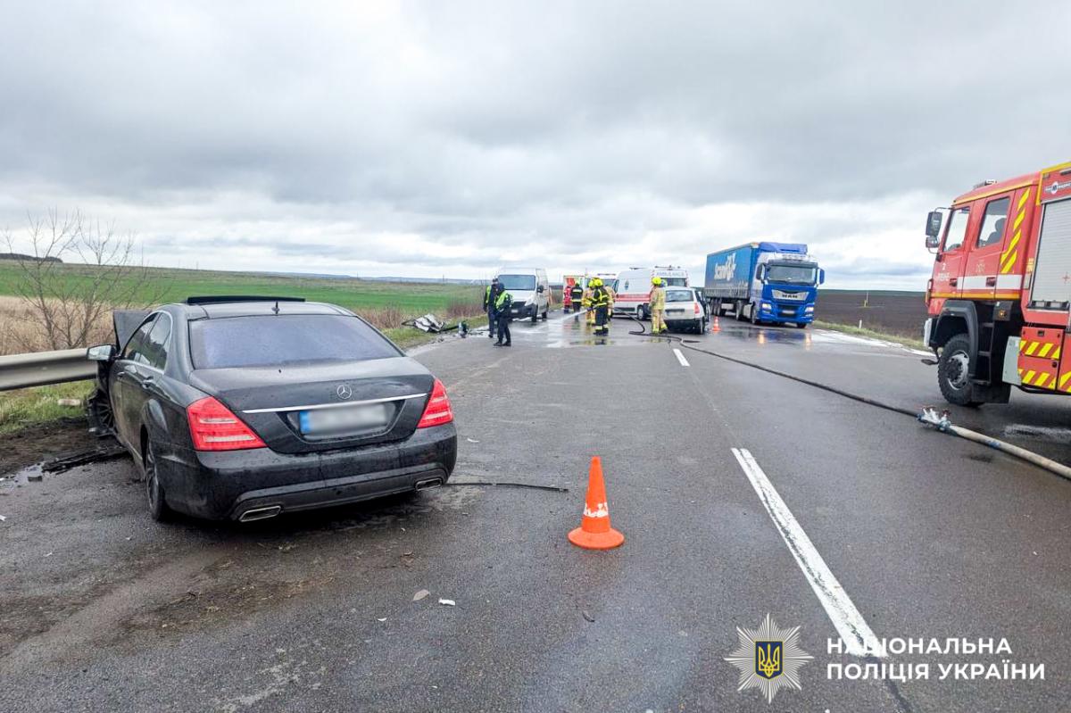 На Рівненщині внаслідок ДТП важко травмувався водій легковика (ФОТО)
