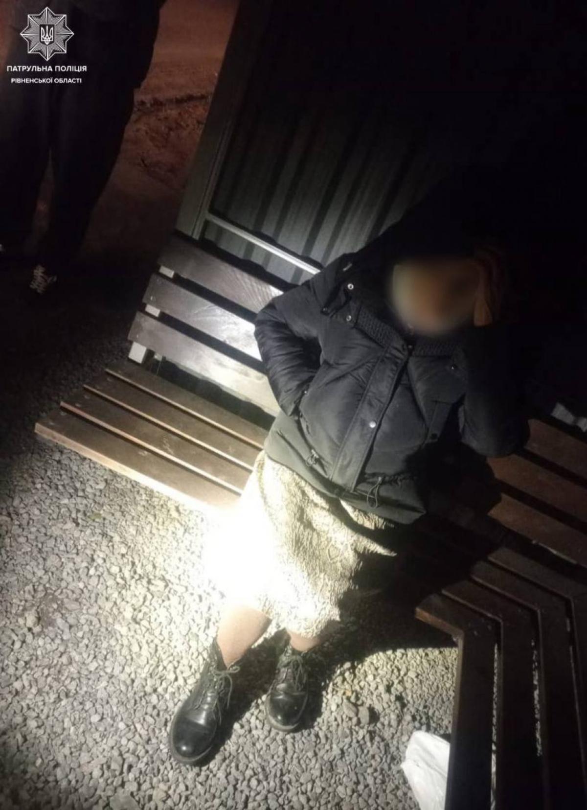 У Сарнах поліцейські повернули додому 66-річну жінку, яка заблукала