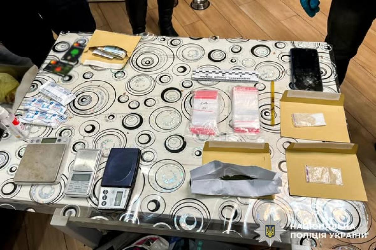  Перед судом постане зловмисник, який на Острожчині збував психотроп