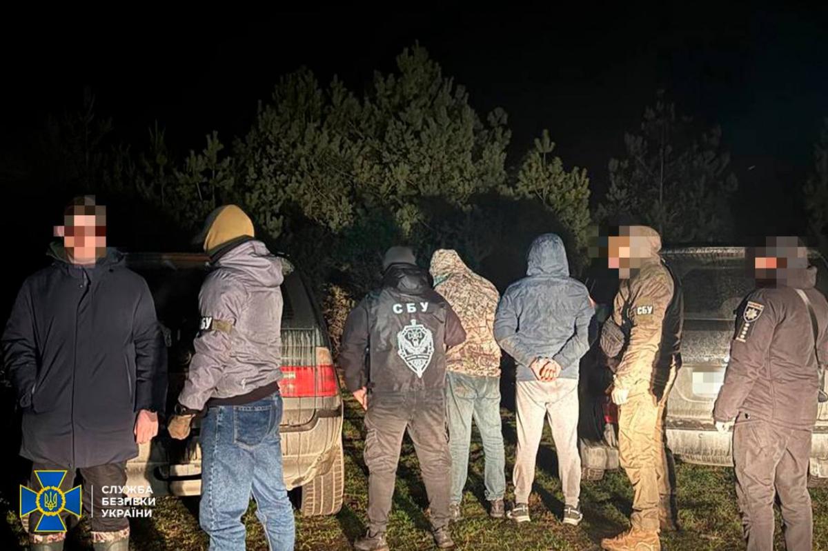 7 тисяч доларів з людини: на Рівненщині затримали групу, яка переправляла чоловіків за кордон