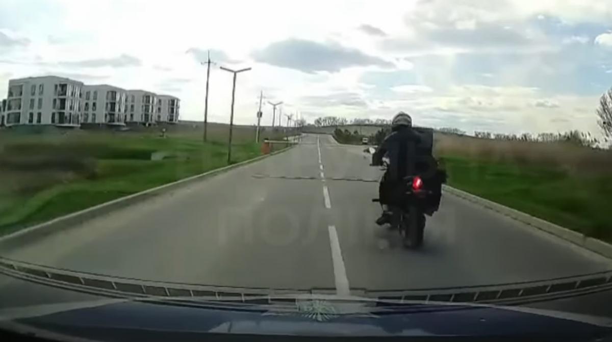 У Рівному водій утік від патрульних, залишивши незареєстрований мотоцикл