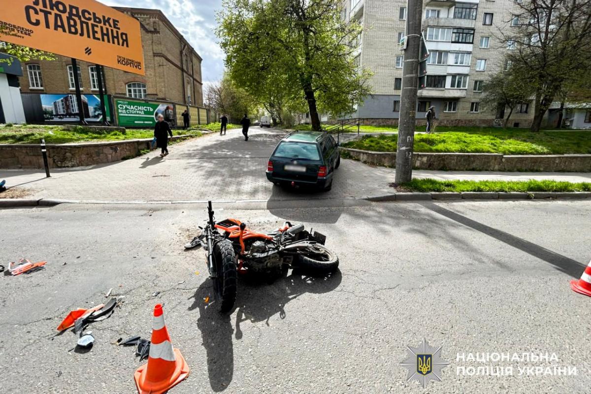 ДТП у Рівному: під час повороту авто збило мотоцикл