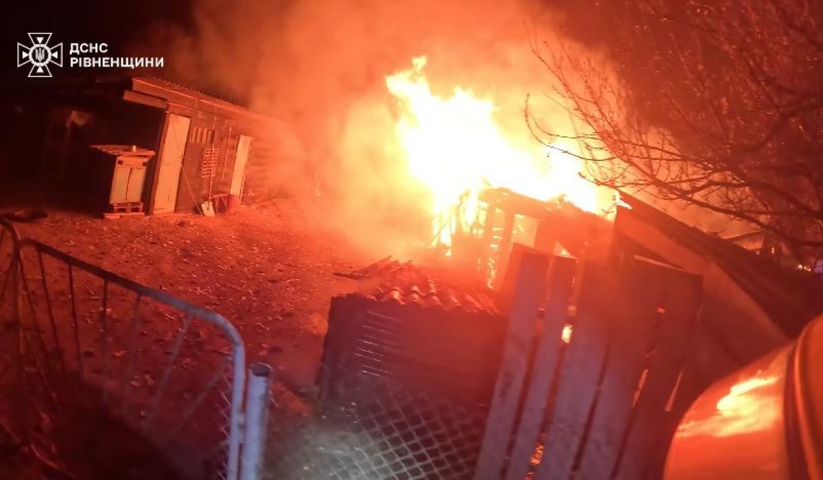 На Сарненщині палала господарська будівля