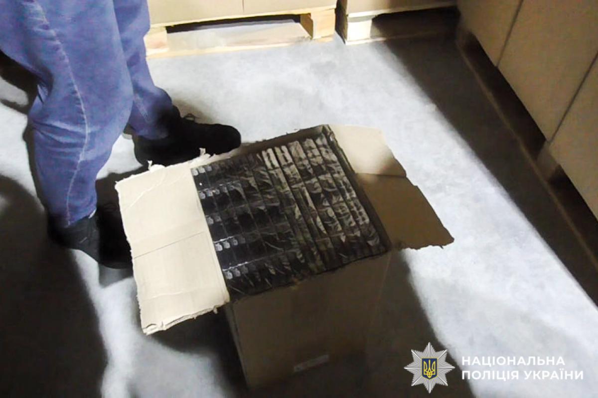 Контрафакт на 50 мільйонів: житель Рівного незаконно зберігав тютюнові вироби