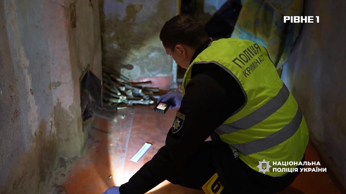 Зарізала сусіда і спокійно лягла спати: на Рівненщині затримали підозрювану у вбивстві (ВІДЕО)