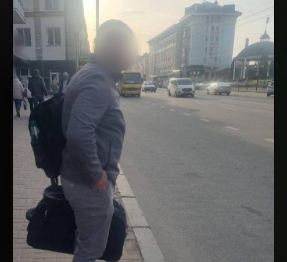 Патрульні повернули загублений рюкзак власнику, який забув його у автобусі