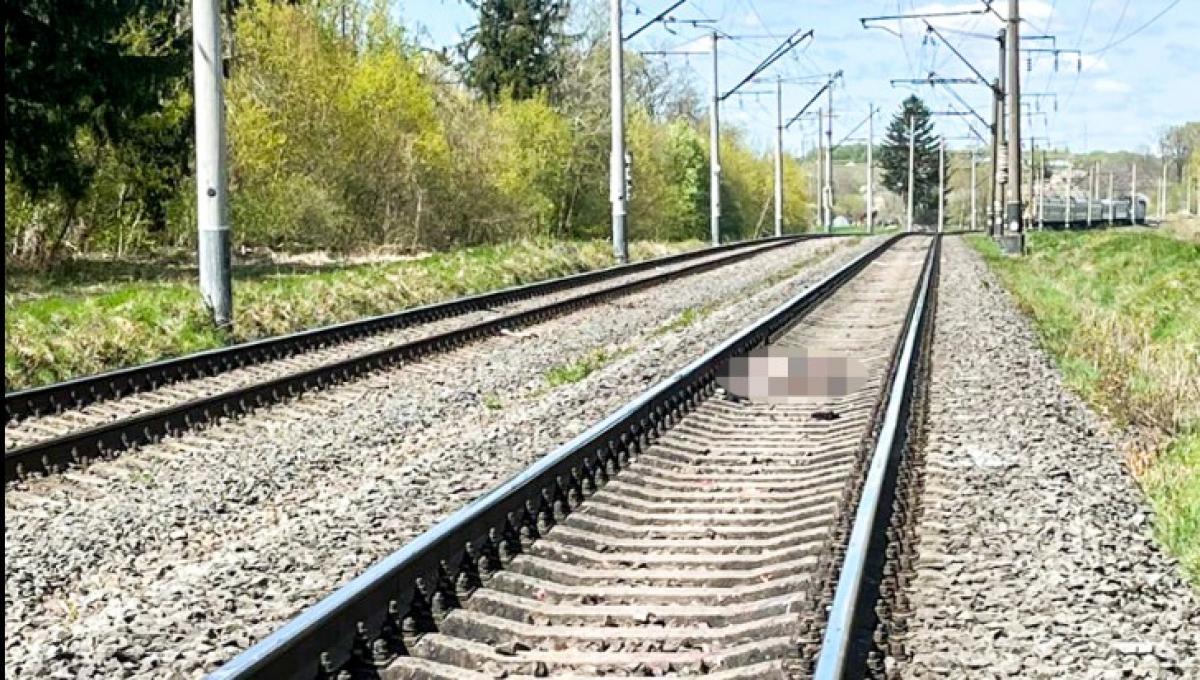 У Рівненському районі внаслідок наїзду потяга загинув неповнолітній