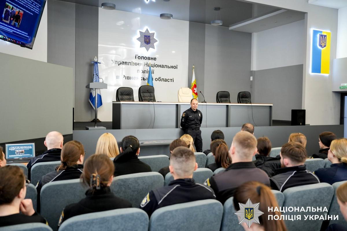 Міграційна служба спільно з офіцерами служби освітньої безпеки провели тематичне заняття у Рівному 
