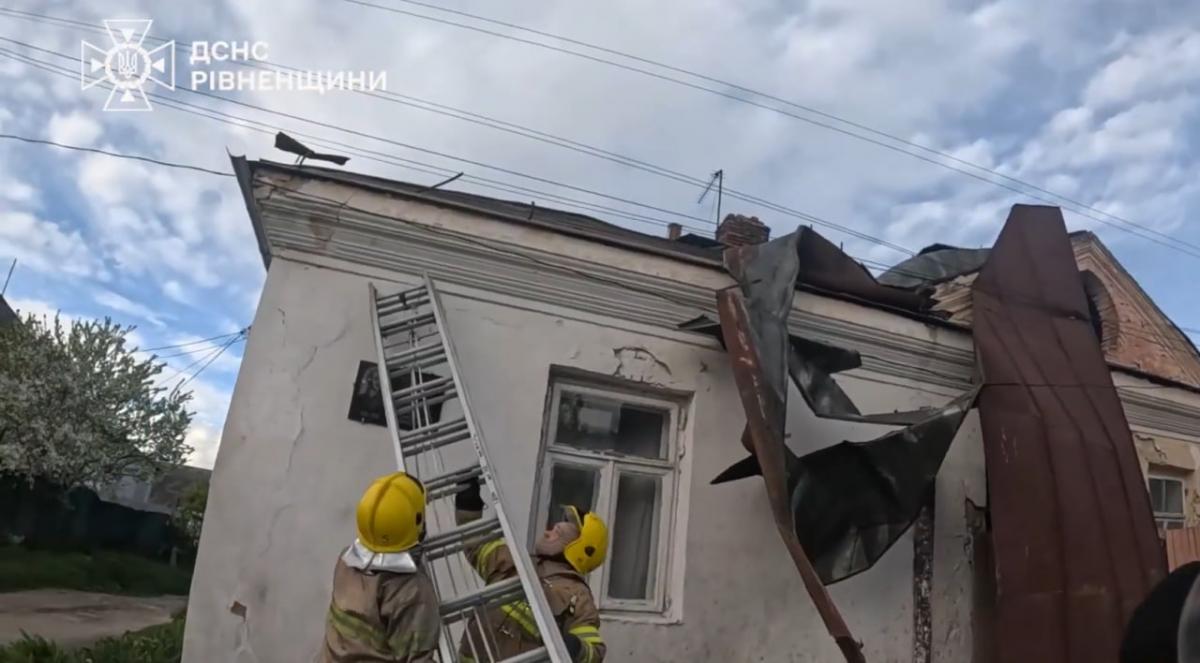 Негода на Рівненщині: рятувальники здійснили 12 виїздів через наслідки сильного вітру